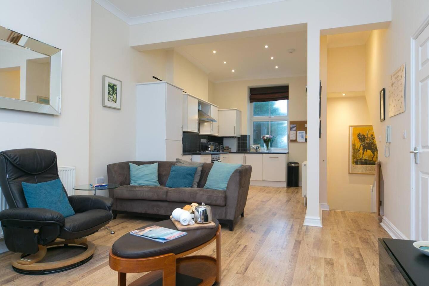 Pass The Keys Hafan Stylish 2 Bedroom Sea View Apartment Pwllheli Dış mekan fotoğraf