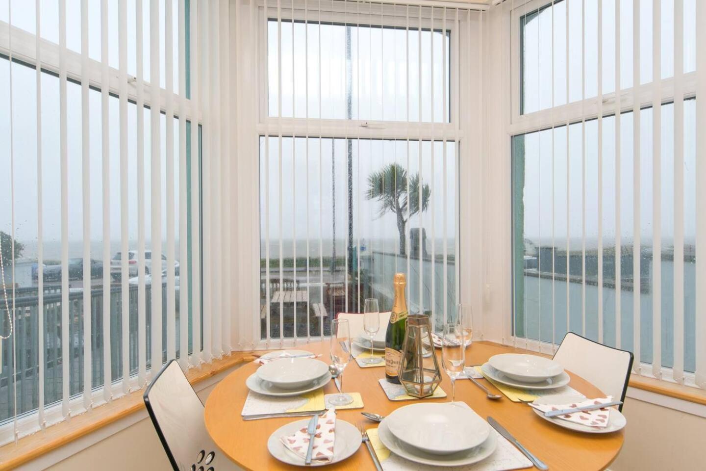 Pass The Keys Hafan Stylish 2 Bedroom Sea View Apartment Pwllheli Dış mekan fotoğraf