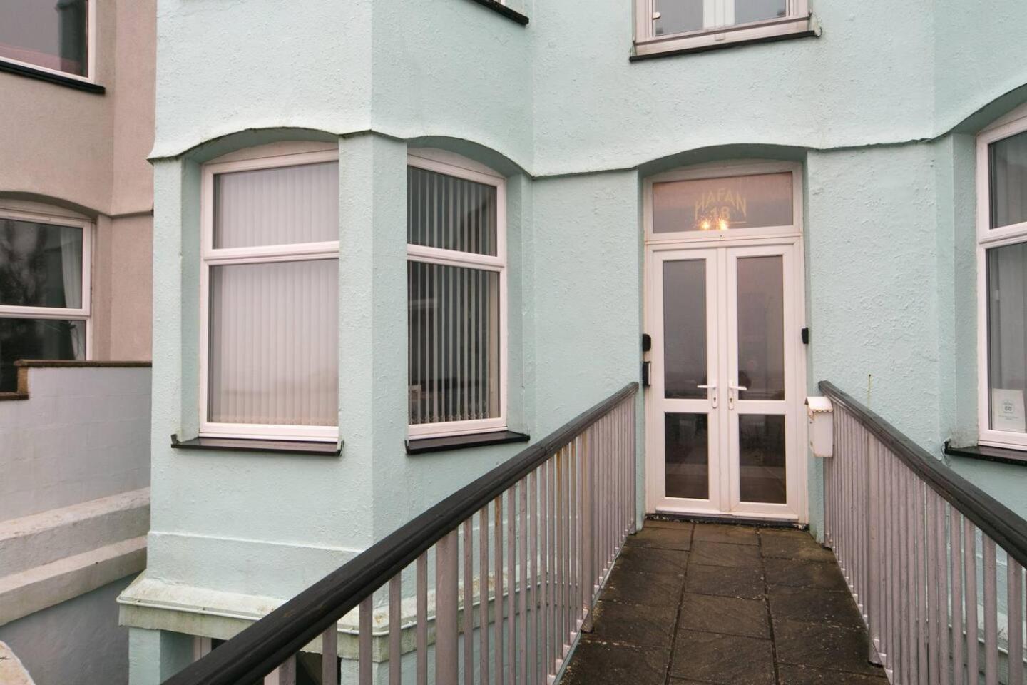 Pass The Keys Hafan Stylish 2 Bedroom Sea View Apartment Pwllheli Dış mekan fotoğraf